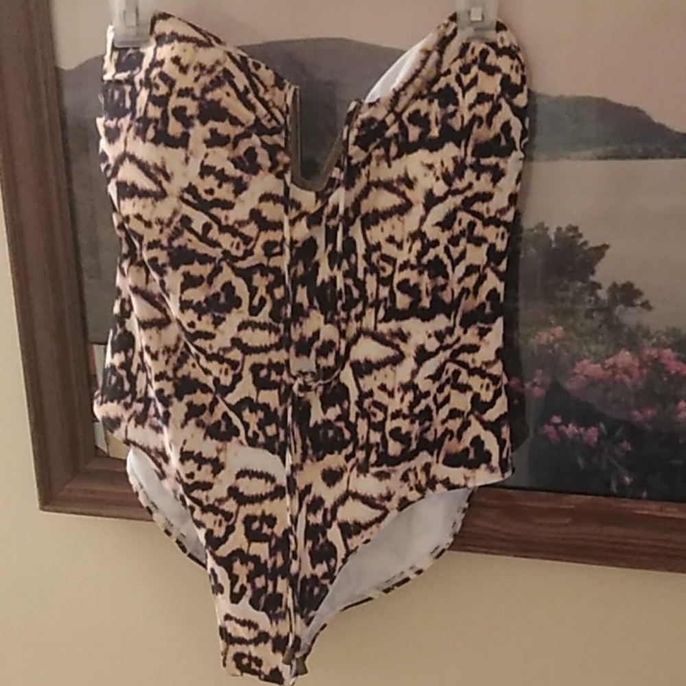 Swimsuit - Picture 2 of 3